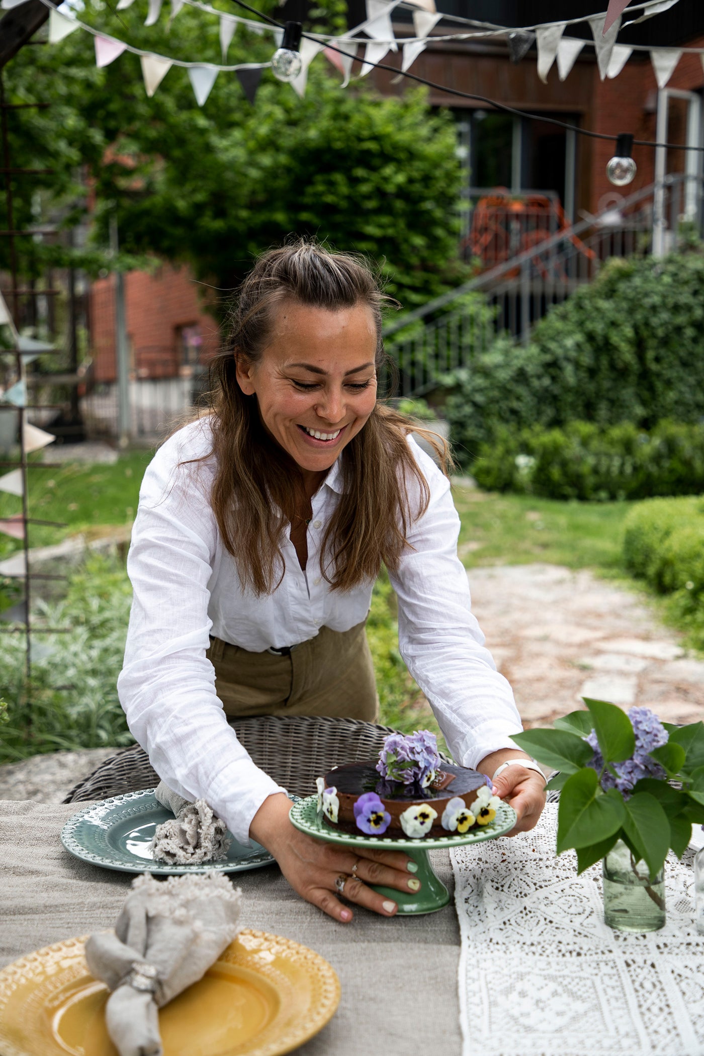 Johanna Hampf loves to set the table – and aspires for people to join her